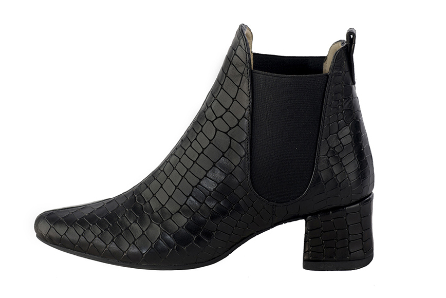 Satin black women's ankle boots, with elastics. Round toe. Low flare heels. Profile view - Florence KOOIJMAN